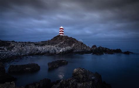 Faro De Caldera En Una Roca Imagen De Archivo Imagen De Roca Color