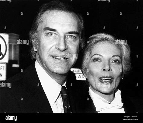 Martin Landau Attore Di Cinema Con Mia Moglie Barbara Bain 1979 Foto