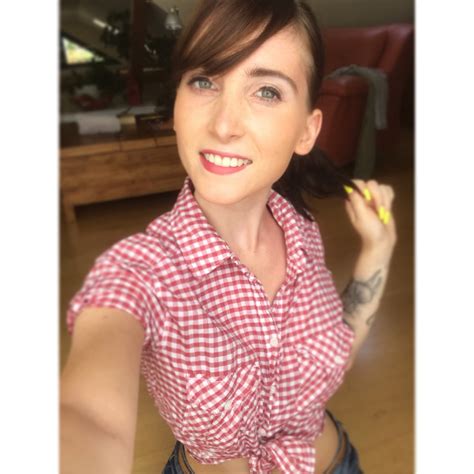 Lia Louise : r/ModelsGoneMild