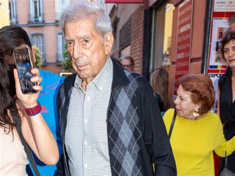 Mario Vargas Llosa Y Su Mujer Patricia Llosa Disfrutan De Su Primer