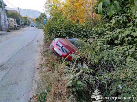 Foto U Mostaru Dva Automobila Zavr Ila U Jarku A Jedan Od Njih Se