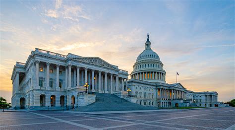 AOC Critica La Medida Republicana Intimidante Para Prohibir El Acceso