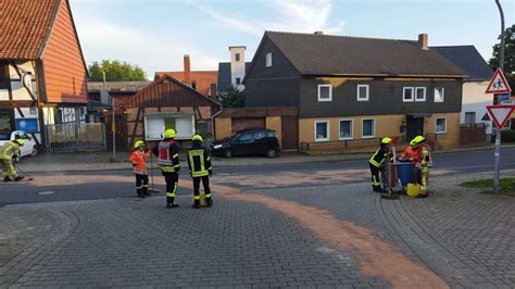 Othfresen Bus Zieht Spur Durch Den Ort Feuerwehr Im Einsatz