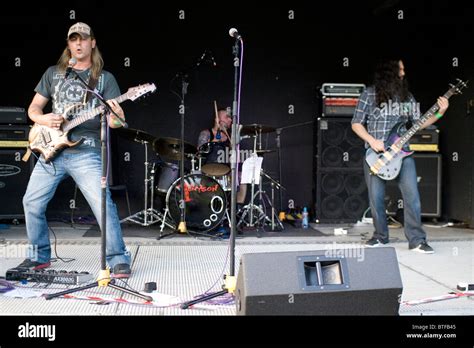 Rock Band Stage Hi Res Stock Photography And Images Alamy