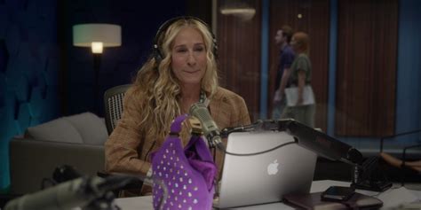 Apple Macbook Laptop In And Just Like That S02e01 Met Cute 2023