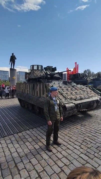 Трофейный американский БМП Брэдли и украинский БТР - YouTube
