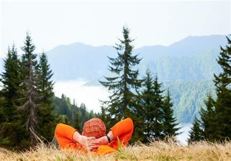 Premium Photo Hiker Resting At Viewpoint Overlooking Scenic Mountains