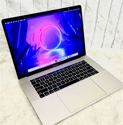 MacBook Pro 2017 15 Inch I7 QuadCore 16GB RAM 512GB SSD 5 5GB Dual