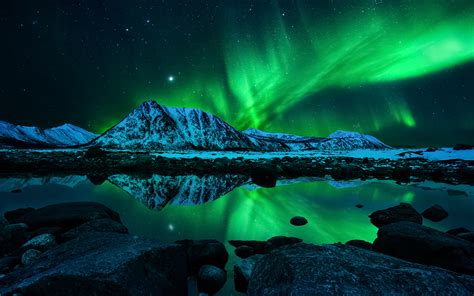 Aurora Borealis Green Northern Lights Mountains Landscape Night Pond ...