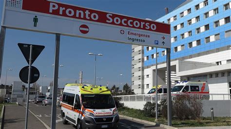 Si Schianta Contro Auto In Sosta Muore A 74 Anni