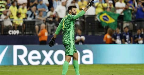 Atuações ENM Alisson defende pênalti mas Brasil é eliminado da Copa