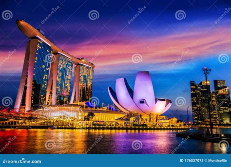 Marina Bay Sands and ArtScience Museum in Singapore after Sunset Editorial Stock Photo - Image ...