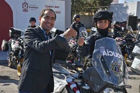 Entrega José Saldívar moto patrullas a oficiales de la Policía