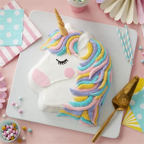 Wilton Cake Decorating 在 Instagram 上发布：“This Rainbow 🌈 Unicorn 🦄 Cake ...