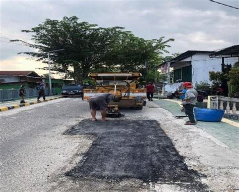 Dinas PUPR Pekanbaru Gesa Perbaikan Di Jalan Perdagangan