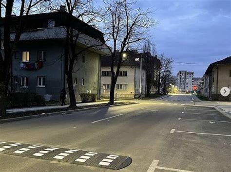 Doboj Na Raskrsnici Ulica Jug Bogdana I Kneza Lazara Postavljena Dva