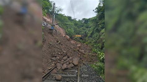 मुसळधार पावसाचा फटका कोकण रेल्वेला खेड दिवाण खवटी दरम्यान दरड कोसळली