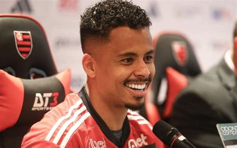 Allan Despista Sobre Outdoor Feito Por Torcida Do Flamengo Em Belo