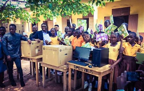 Ghana Teacher Who Went Viral For Teaching Ms Word On Blackboard Ted