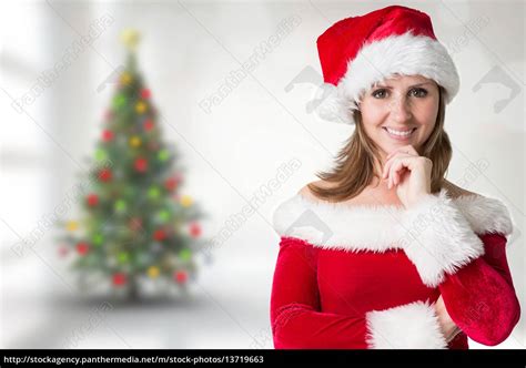 Imagen Compuesta De Chica Guapa En Traje De Santa Stockphoto