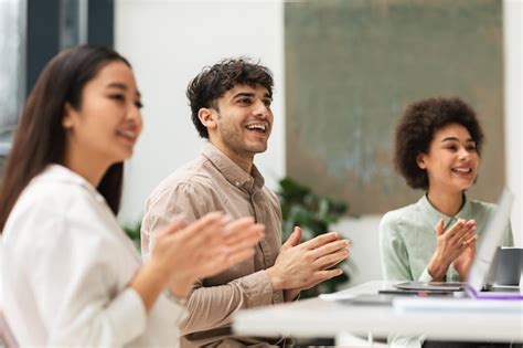 Premium Photo Group Of Joyful Business People Clapping Hands Sitting