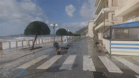 Mareggiata Colpito Tutto Il Lungomare Di Chiavari Spiagge Cancellate