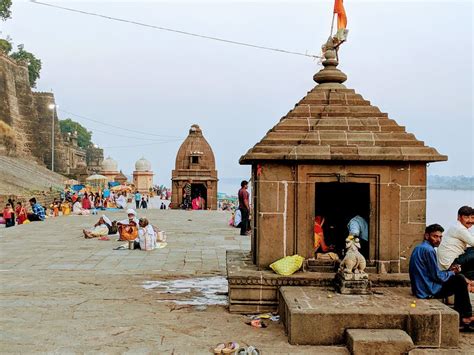 Maheshwar - visit to Narmada ghat, Ahilya fort and much more.... - Tripoto