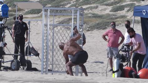 Mike Tyson In Shirtless Steel Cage Showdown On L A Beach Still Ripped