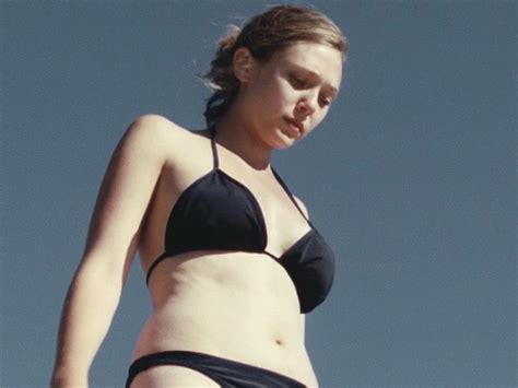 Elizabeth Olsen En Bikini Famosas Guapas Actrices Hermosas Chicas