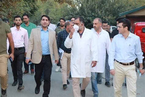 Dc Srinagar Visits Smhs Bone And Joint And Lal Ded Hospitals Kashmir