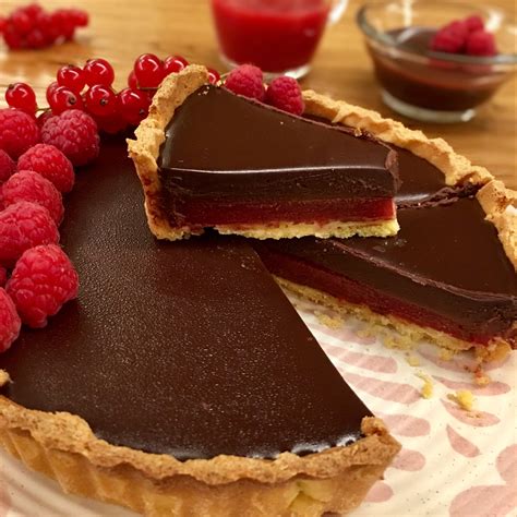 CROSTATA CON GANACHE AL CIOCCOLATO E GELATINA DI LAMPONI DOLCEMENTE