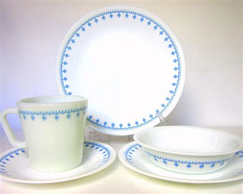 30-Pc Corelle "Snowflake Blue" Dinnerware Set for 6- Garland Blue ...