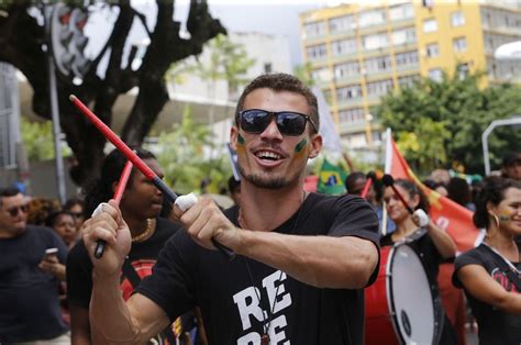 Manifestações contra Bolsonaro ocupam ruas no 7 de setembro