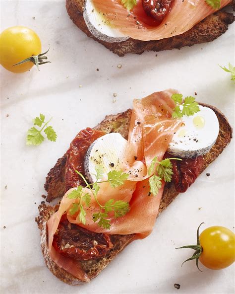 Recette Bruschettas De Saumon Fum Et Ch Vre Cendr Marie Claire