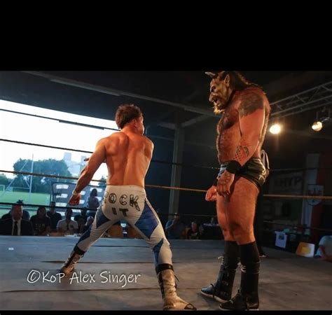 Gay Pro Wrestling Muscle Jobber CASON Vs JOEY KING From