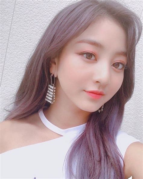 Twice Jihyo 지효 On Instagram She Takes Amazing Selcasselfies 🌷 🧡