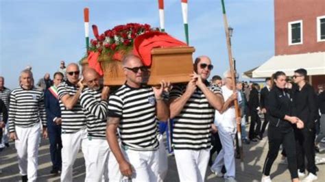 Venezia Sull Isola Di Pellestrina L Ultimo Saluto Al Re Del Remo