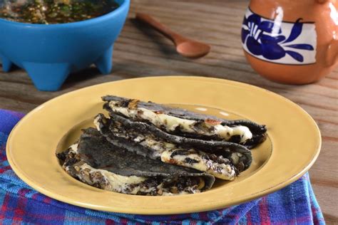 Quesadillas De Huitlacoche Con Queso Oaxaca Receta Quesadillas