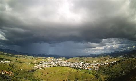 Temporal E Chuva Intensa Em Itaperuna RJ Na Tarde Desta Quinta Feira