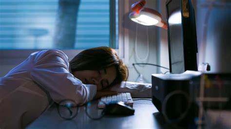 The Best Ways To Stay Awake Without Caffeine Lifehacker