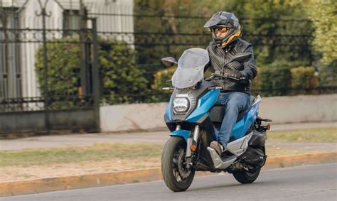 Lifan KPV 150 2023 pequeña gran multipropósito en modo scooter