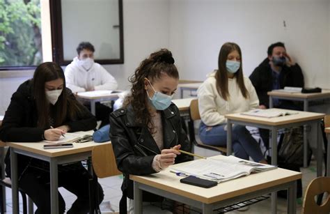 Scuole Piene 200 Studenti Ancora Senza Classe