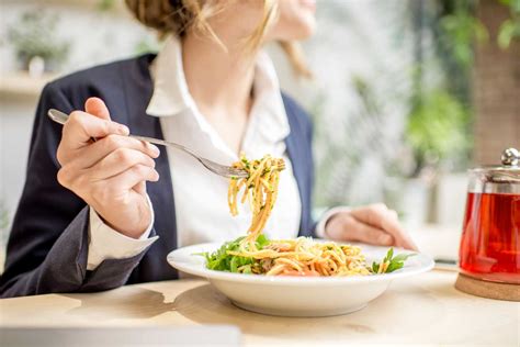 Mahlzeit Zur Mittagspause Oder Zu Abend Zum Weinländer An Der