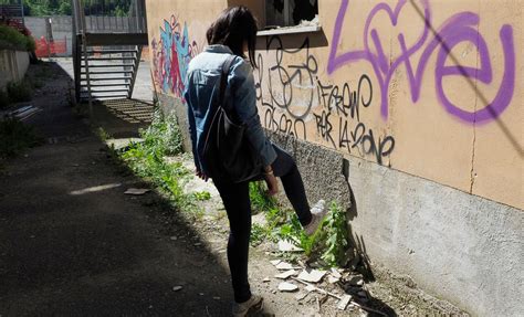 Una Discarica Al Posto Del Parco Rifiuti Ed Eternit Vicino A Scuola