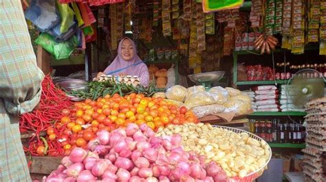 Update Harga Bahan Pokok Di Pasar Tradisional Topoyo Tomat Kol Naik