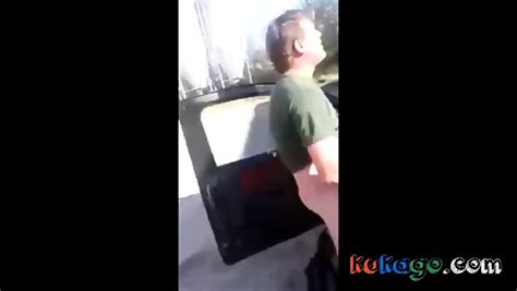 Milf Viene Scopata In Un Parcheggio