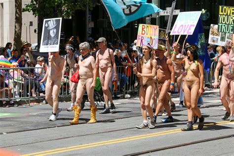 Nus à la manifestation des LGBTI de San Francisco USA