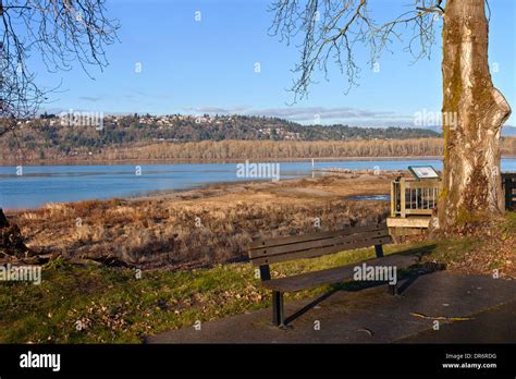 Oregon state parks Columbia River and Washington state hillside Stock Photo - Alamy