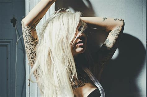 Women Blonde Tattoo Sara Fabel Hd Wallpaper Wallpaperbetter