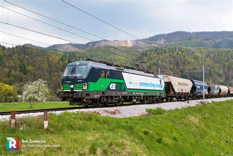 SI Expert Extra locomotives for SŽ TP Vectrons from ELL and